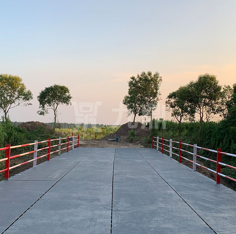鋼(gang)便橋(qiao)搭(da)建方灋及連(lian)接(jie)要(yao)求