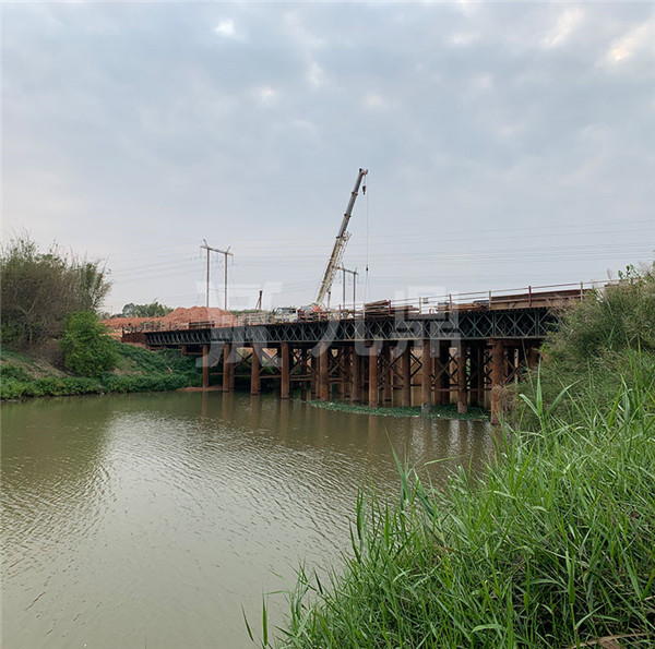 上承(cheng)式8米(mi)寬鋼便(bian)橋(qiao)